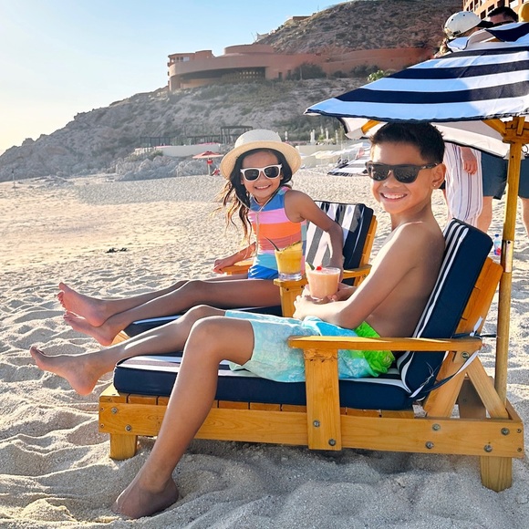 Instagram @partyof4sometimes2 - Picture 9 of 12